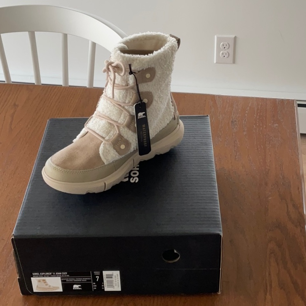 Sorel Women's Explorer II Joan Cozy Boot Sea Salt